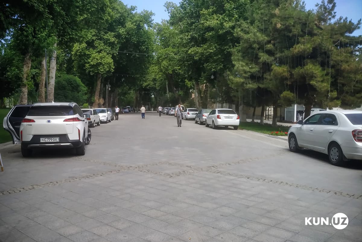 Odamlar uchun noqulay bo‘lib borayotgan shahar. Samarqanddagi asosiy xiyobon avtoturargohga aylandimi?