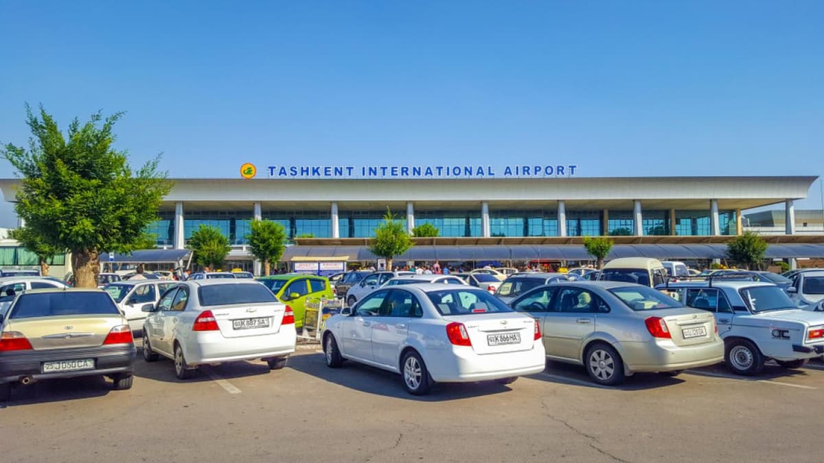 Aerovokzal yaqinida to‘xtash faqat yo‘nalishsiz va yo‘nalishli taksilarga ruxsat etiladi - hukumat qarori