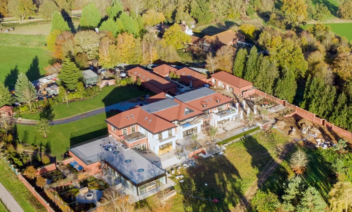 Britaniyada Nazarboyevlarga tegishli 50 mln dollarlik mulklar oshkor etildi