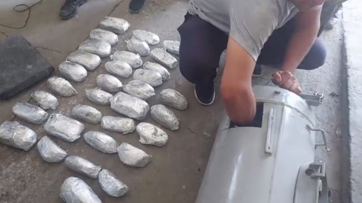 55 kg gashish va geroinni Mercedes gazballoni bilan benzin bakida O‘zbekistonga olib kirmoqchi bo‘lgan shaxs qo‘lga olindi