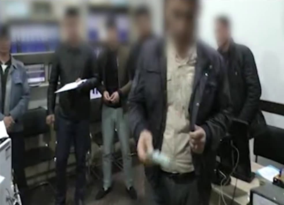 Жиззахда бандлик бош бошқармаси мансабдори ушланди