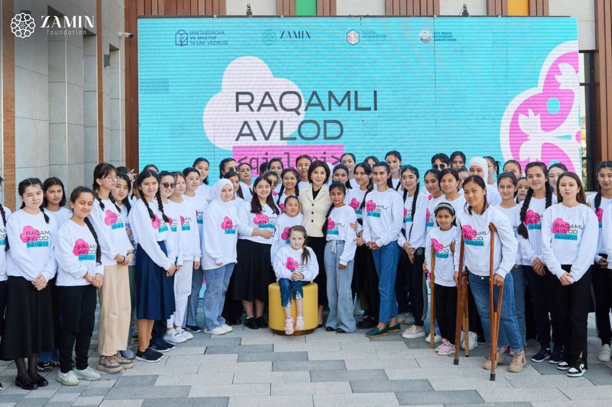 Ziroat Mirziyoyeva meets with children of boarding school in Namangan