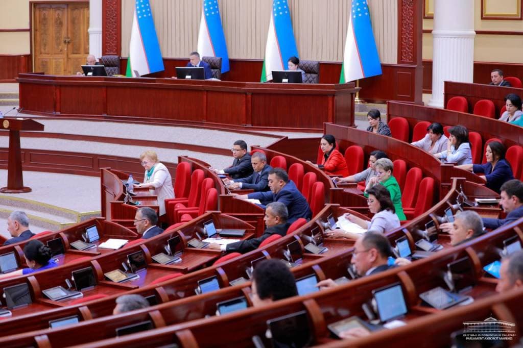 От 5 до 22 млн сумов: в чём секрет высоких зарплат узбекских депутатов?