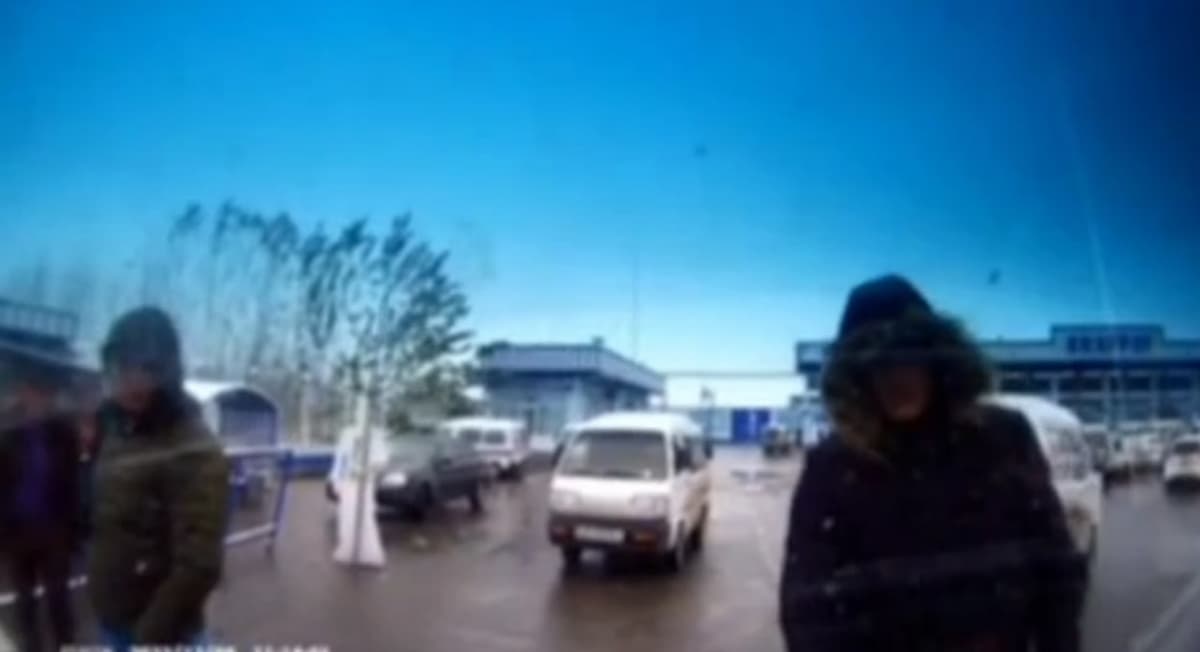 Andijonda avtomobillarga gaz quyish shoxobchasiga mashinalarni navbatsiz kiritayotgan shaxslarga qamoq jazosi tayinlandi