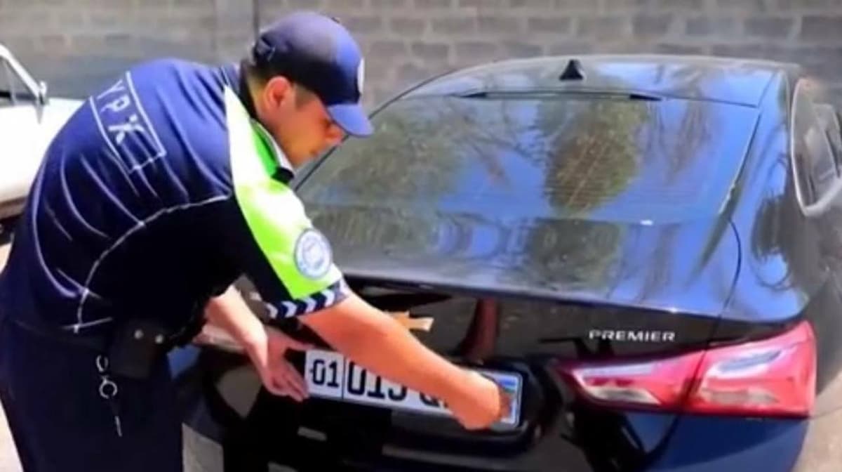 A Malibu driver detained in Jizzakh for stealing a car number plate and violating traffic rules about 300 times