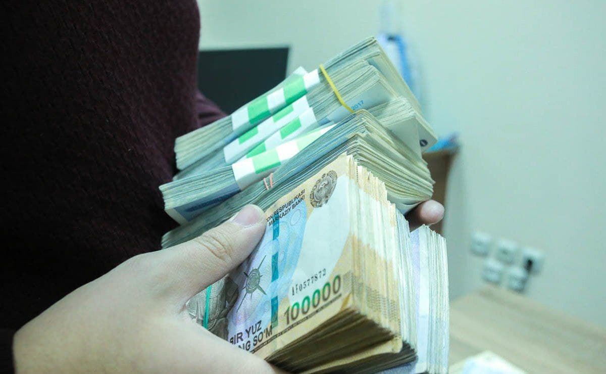 В Джизаке банковский служащий взял кредит в 20 миллионов на имя другого человека и присвоил деньги