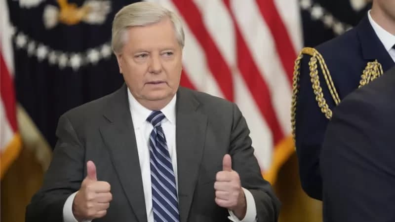 Rossiya hukumati amerikalik senatorni rusofobiyada ayblab, qidiruvga berdi. Aslida nima bo‘lgan?