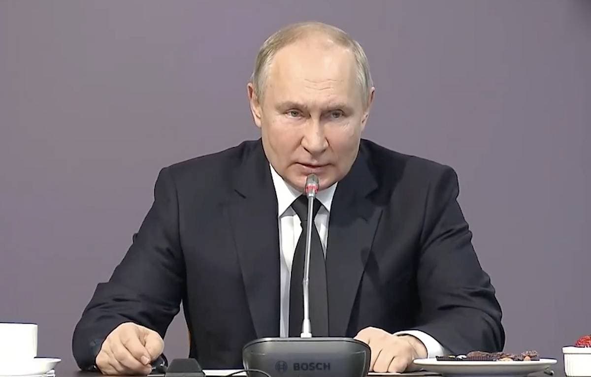 Путин заявил, что Россия начала «спецоперацию», чтобы остановить войну