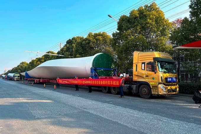 China delivering turbines and generators for construction of wind power plant in Navoi