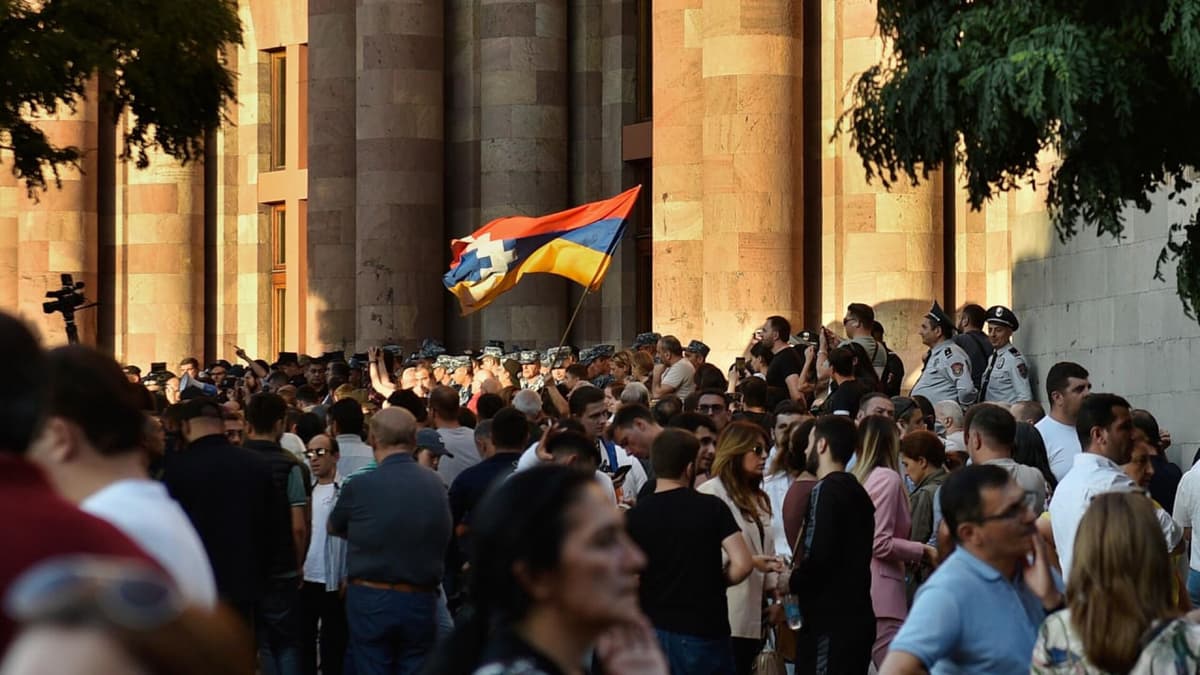 Yerevanda namoyishchilar Pashinyan iste’fosini talab qilmoqda