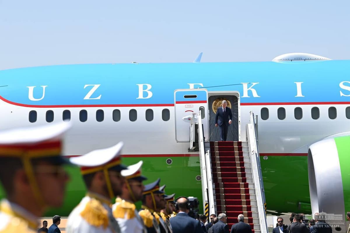 Şavkat Mirziyoyev Eronga bordi