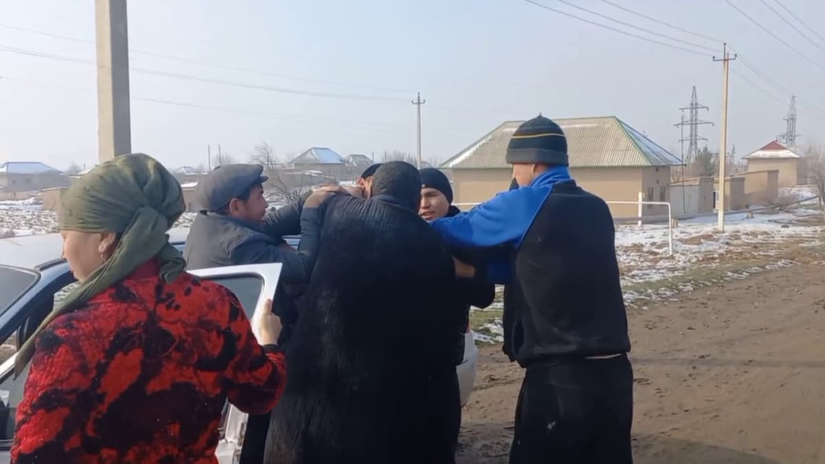 Qaşqadaryoda qarzdorlarning otasi MIB xodimlarini urib jarohat yetkazdi