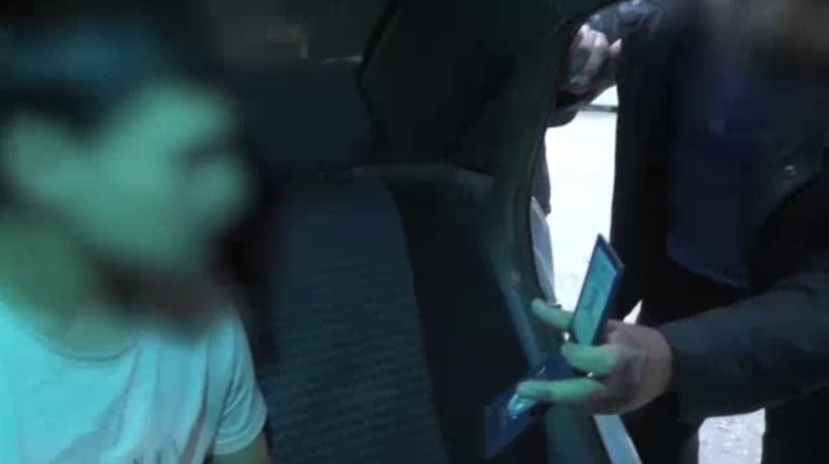 Employee of Fergana district administration caught red-handed while receiving $4,000 in bribe