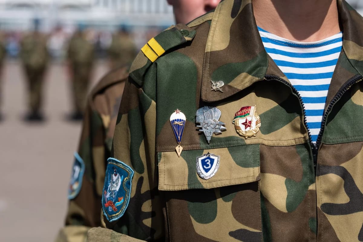 Беларусда сафарбарлик йўқ, аммо ҳарбий хизматга мажбурлар "военкомат"га чақириляпти