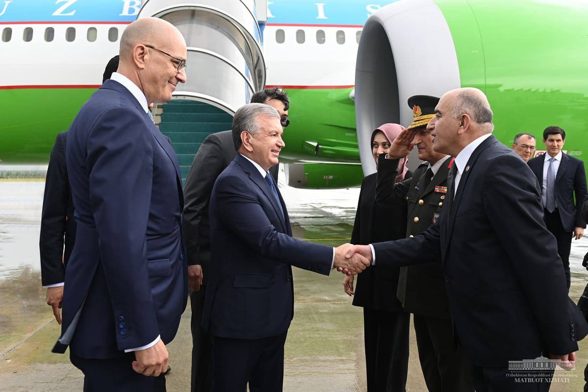 Shavkat Mirziyoyev arrives in Türkiye