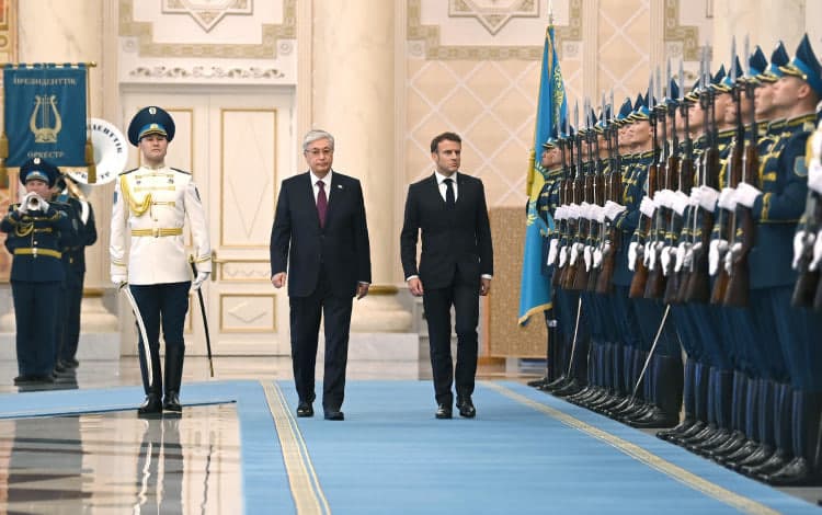 Makron Qozog‘istonga rasmiy tashrif bilan keldi