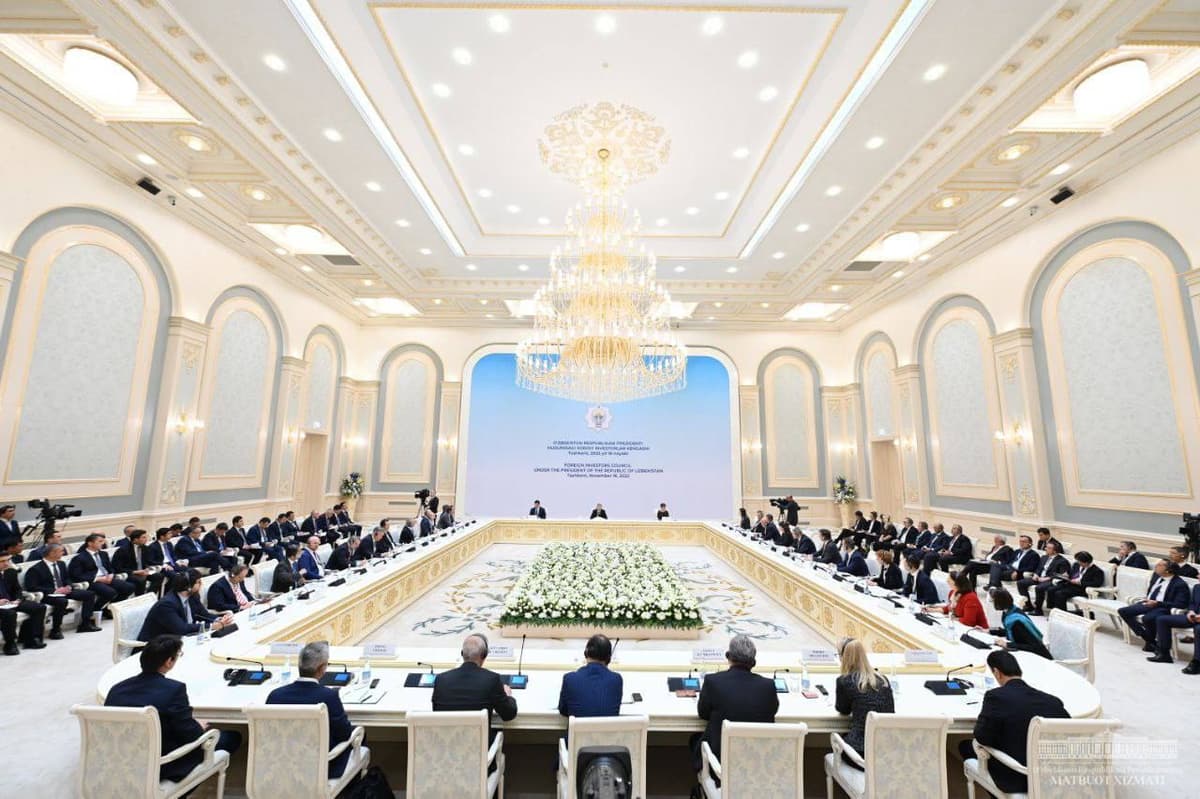 Shavkat Mirziyoyev chairs first plenary session of the Council of Foreign Investors