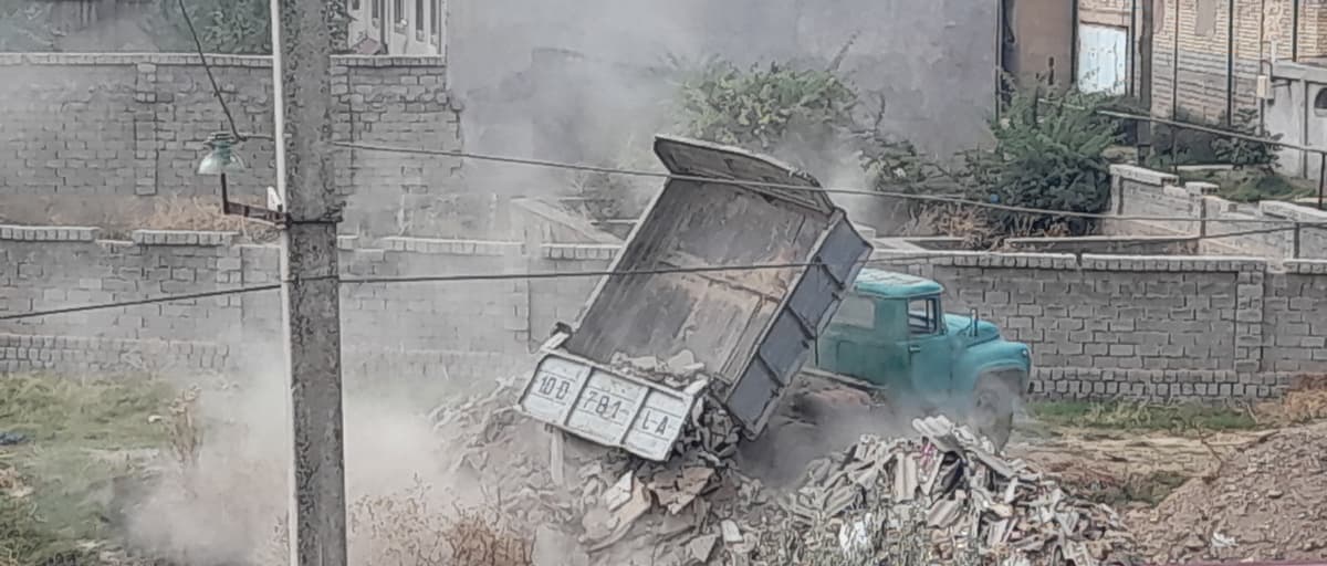 Toshkentda belgilanmagan joyga ikkinchi marta chiqindi tashlagan fuqaroning transporti musodara qilinadi