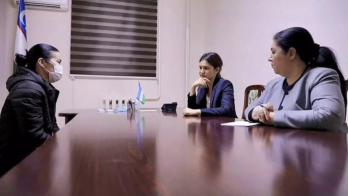 Mass-media fondi rahbari tergov izolyatorida qoraqalpog‘istonlik jurnalist bilan uchrashdi