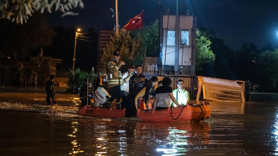 Istanbuldagi kuchli yomg‘ir oqibatida o‘zbekistonliklar jabrlanmadi - Bosh konsulxona