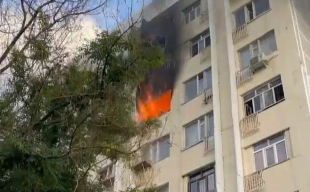 В Ташкенте загорелась квартира в многоэтажном доме