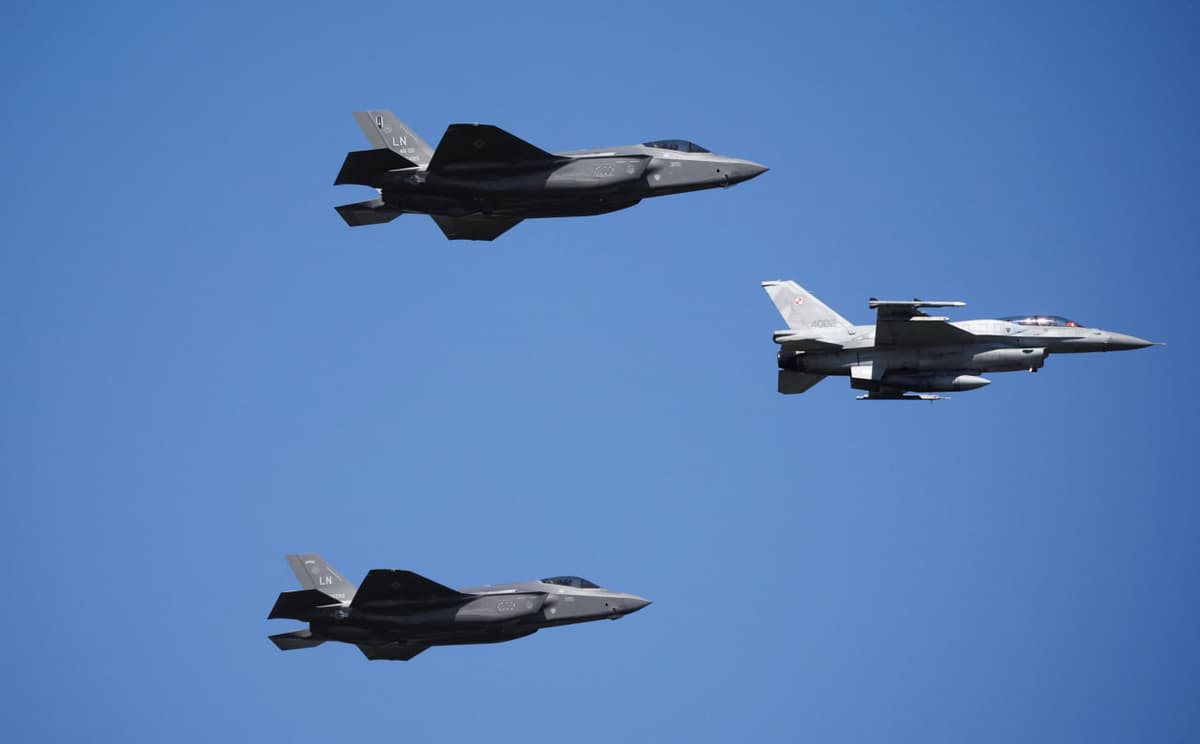 Reuters: AQSh Ukrainaga F-16 qiruvchi samolyotlari yetkazib berishni ma’qulladi