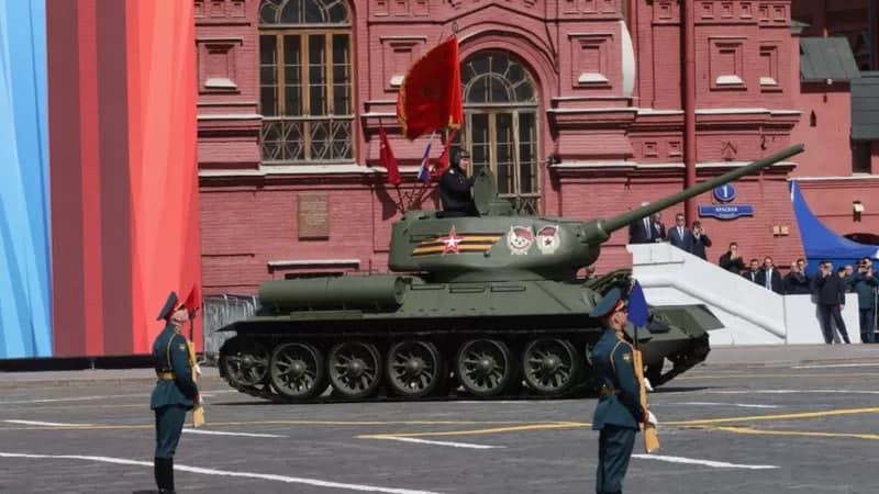 Оғир техника ва авиациясиз. Москвада бу йилги Ғалаба паради жуда камтарона ўтди