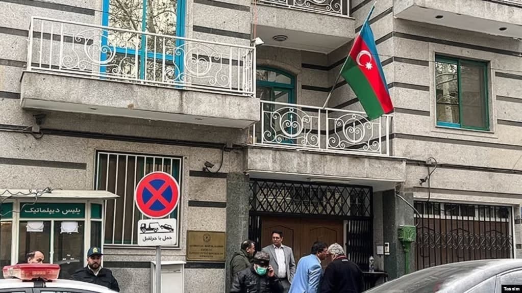 Азербайджан эвакуировал всех сотрудников посольства в Тегеране
