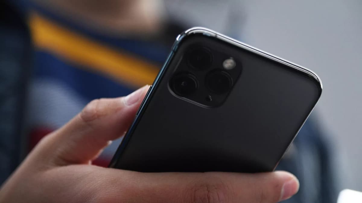 Smartfon akkumulyatorining yonib ketishi sabablari aytildi