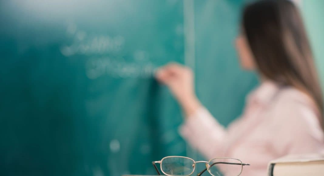 Maktab o‘qituvchilariga dars soatlarini taqsimlash qoidalari ma’lum qilindi