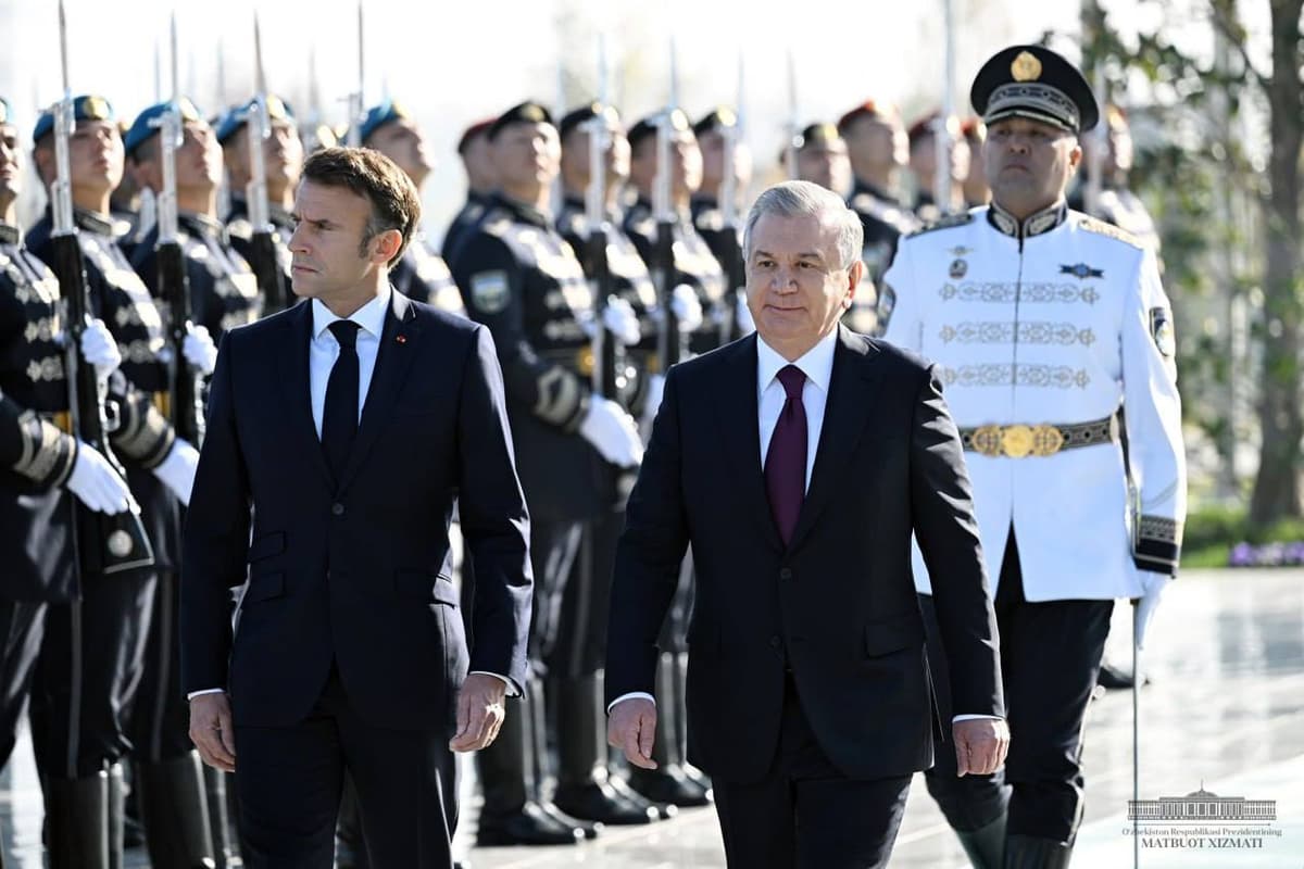 Emmanuel Macron officially welcomed in Samarkand