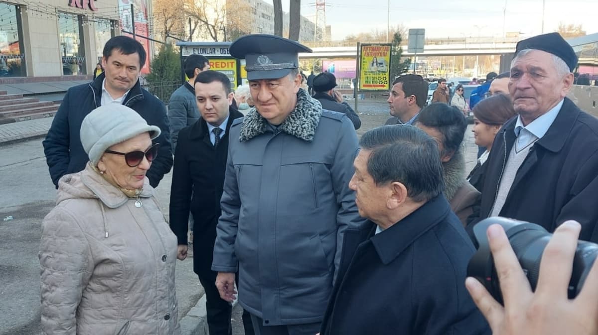 Interior Minister calls on people in Tashkent to ride more buses