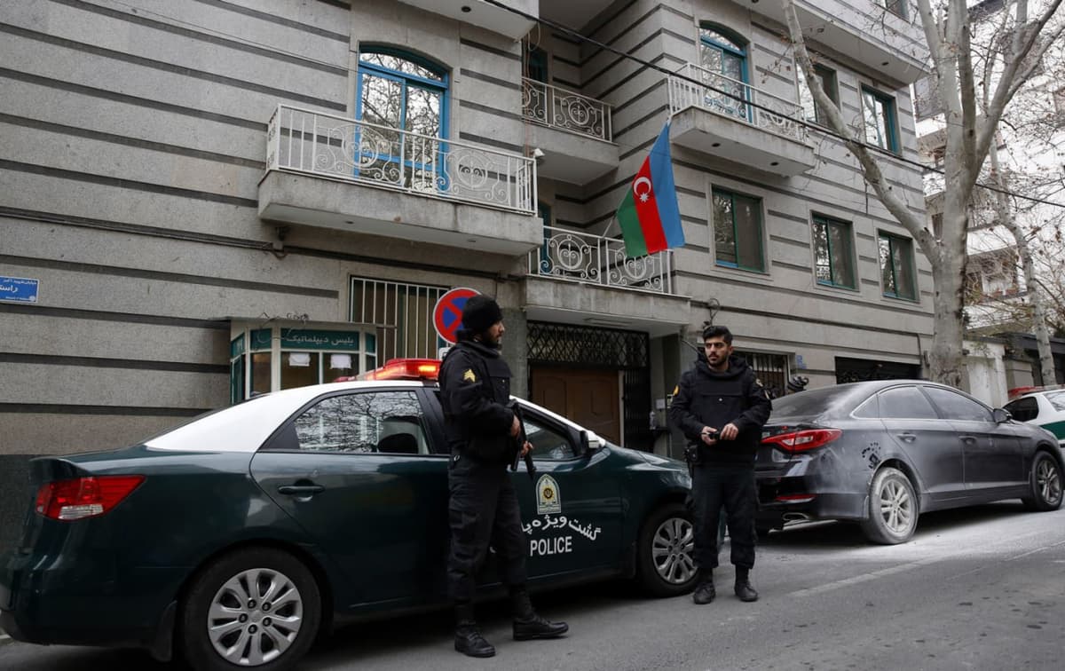 Бахтиёр Саидов позвонил главе МИД Азербайджана и осудил нападение на посольство