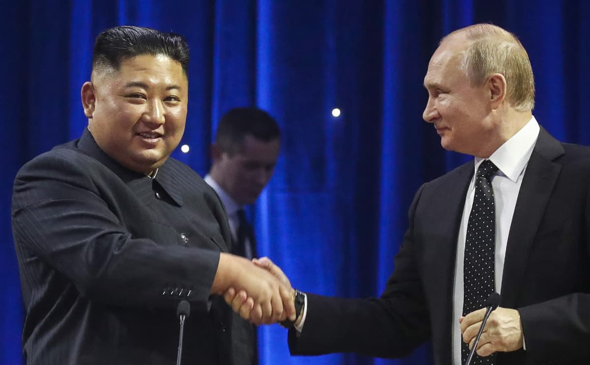 Oq uy: Rossiya va Shimoliy Koreya qurol yetkazib berish masalasini yashirincha muhokama qilmoqda