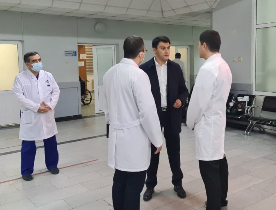 SSVning yangi vaziri yangi yil keçasida kasb vazifasini bajarayotgan tibbiyot xodimlari faoliyati bilan tanişdi