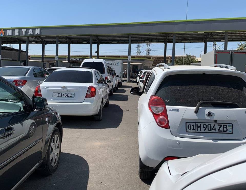 Gaz quyish shoxobchalarida navbatlar yuzaga keldi - Energetika vazirligi munosabat bildirdi