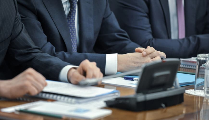 32% государственных служащих работали по воскресеньям