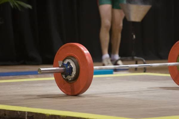 Rossiyalik og‘ir atletikachilar musobaqalarda neytral maqomda qatnashishi mumkin bo‘ladi