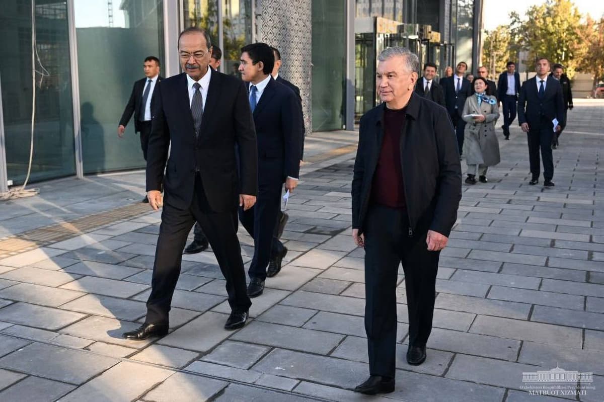 Шавкат Мирзиёев посетил деловой центр «Tashkent city»