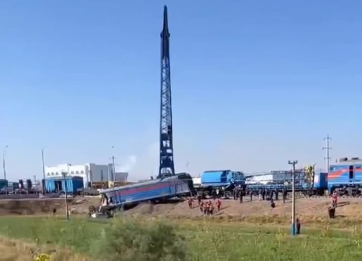 Локомотив сошёл с рельсов в Джизакской области