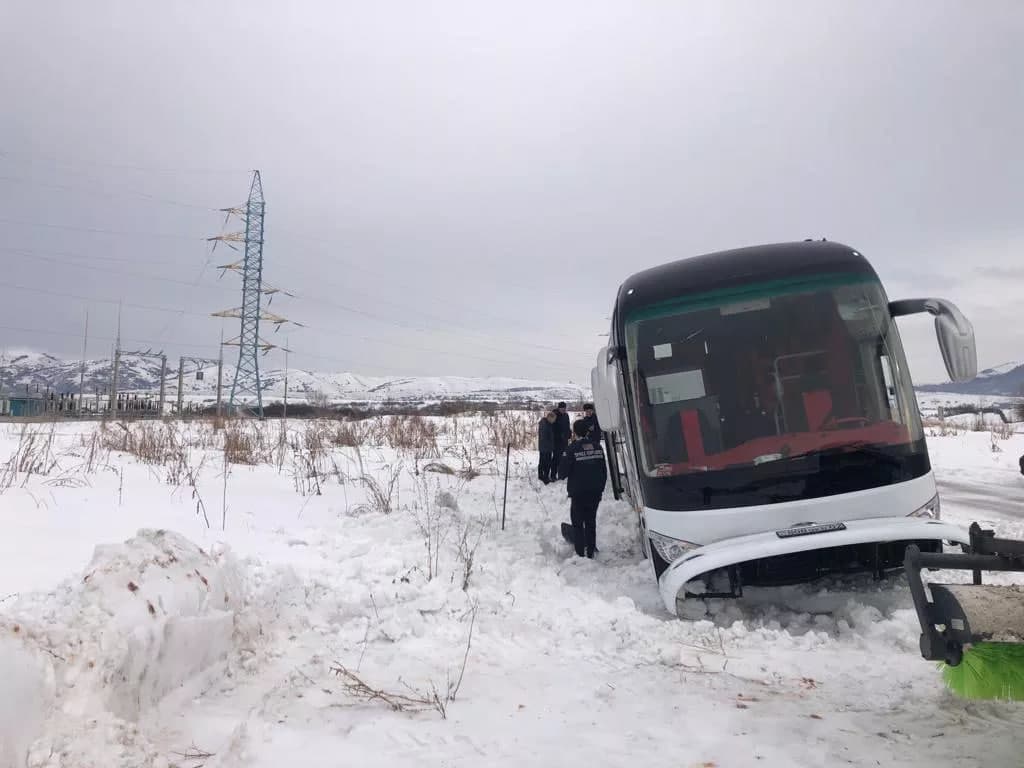 Узбекистанцев призвали воздержаться от поездок в Казахстан