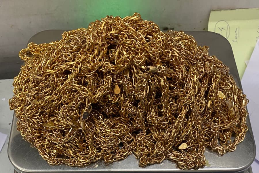 Bir guruh o‘zbekistonliklar Dehli aeroportida 5,3 kg oltin bilan qo‘lga tushdi