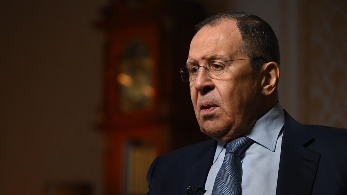 «Это не вполне демократично»: Лавров о законе, обязывающий госслужащих Кыргызстана владеть госязыком
