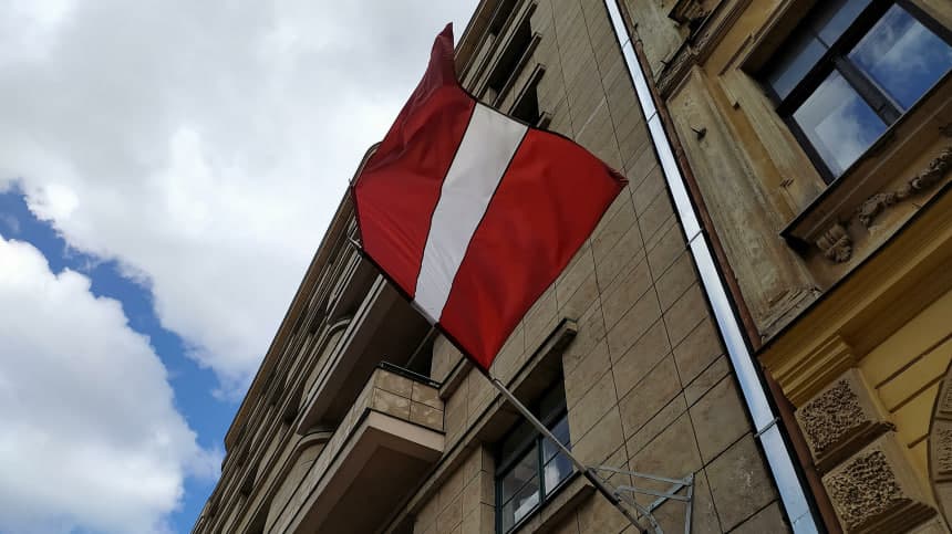 Latviya rossiyaliklarga vizalar berishni qaytadan boshladi