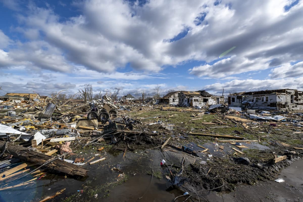 AQSh uzra kuchli tornado o‘nlab odamlarning o‘limiga sabab bo‘ldi