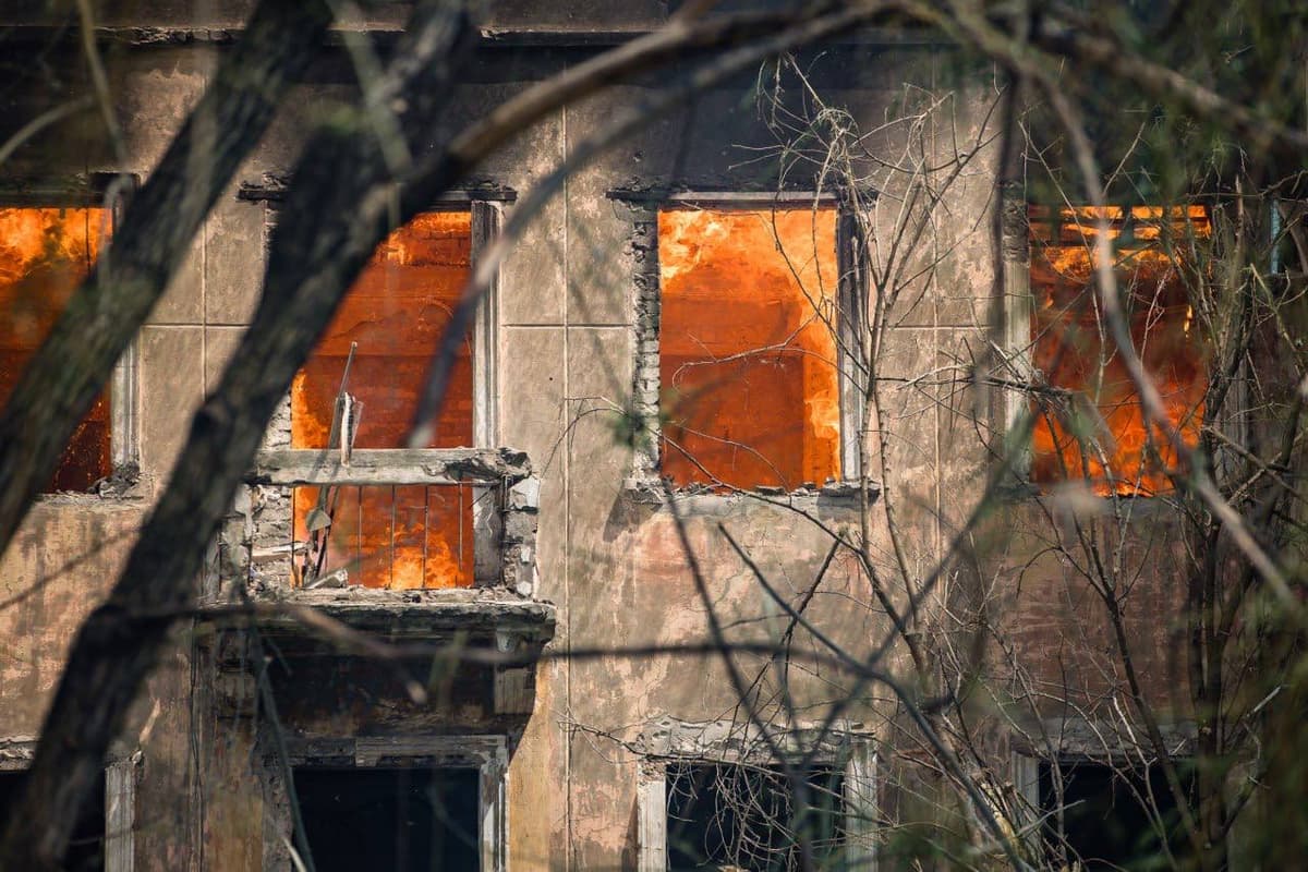 Dniproga raketa zarbasi: tibbiyot muassasasi vayron bo‘ldi, qurbonlar bor