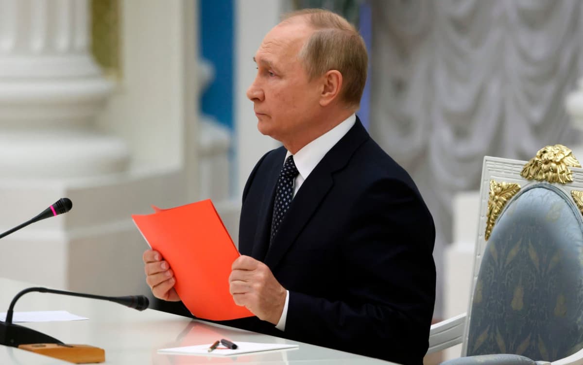 Путин поручил ввести режим прекращения огня в Украине