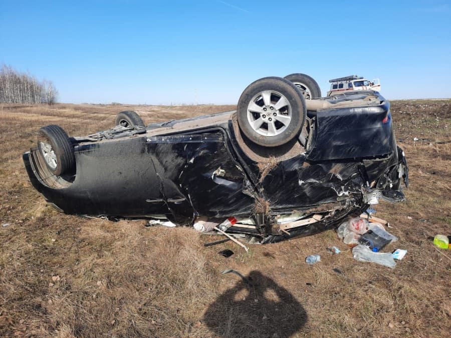Автомобиль с пятью гражданами Узбекистана опрокинулся на трассе в Саратовской области
