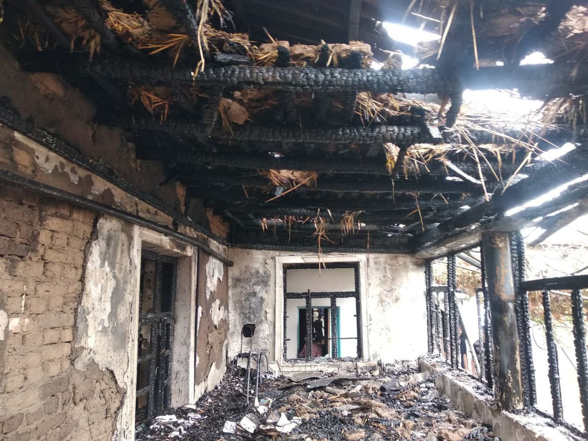 Qarşi şahridagi xonadonlarning biri yonib ketdi