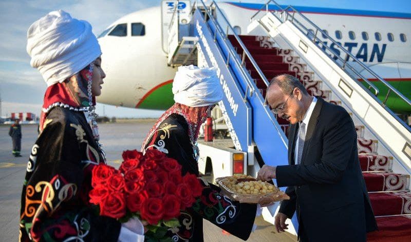 PM Aripov arrives in Kyrgyzstan